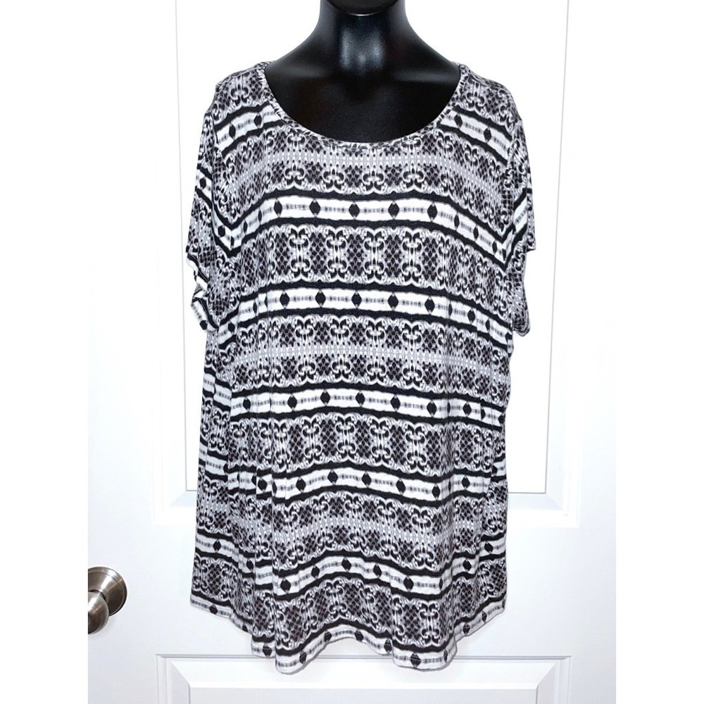 Black and white top